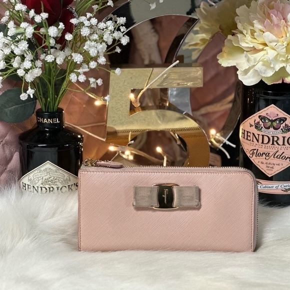 AUTHENTIC SALVATORE FERRAGAMO VARA BOW PINK LEATHER ZIP AROUND LONG WALLET - Picture 1 of 9